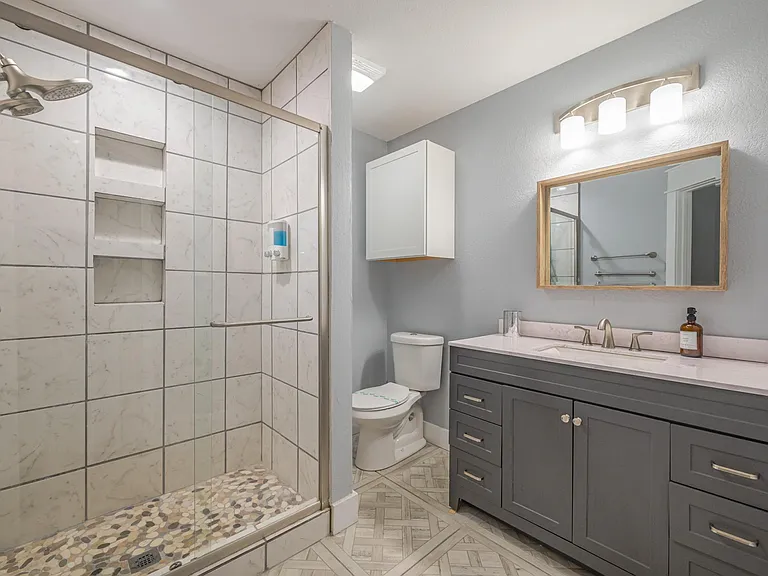 511 N Racine St — Photo 17