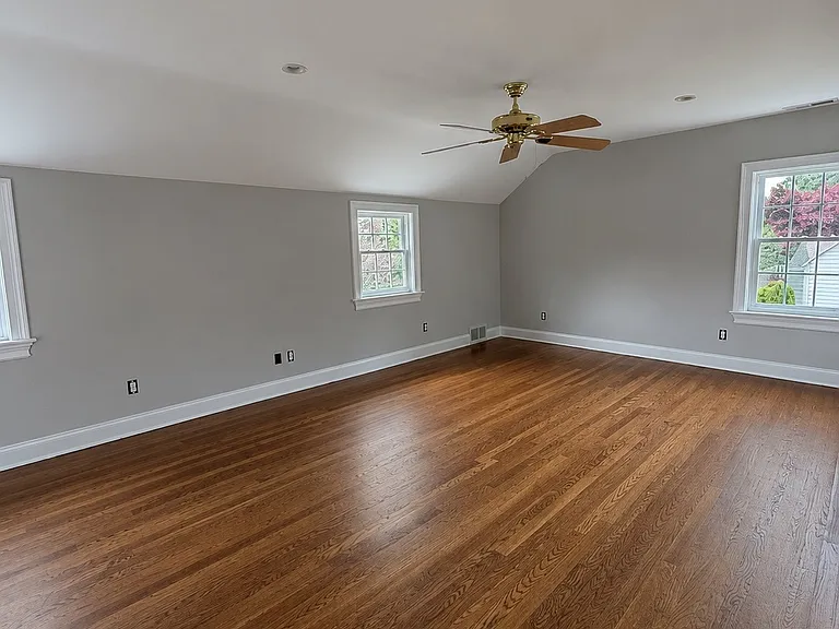 560 Old Town Rd — Photo 10