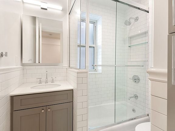 2nd image of 624 W 207th St APT 21