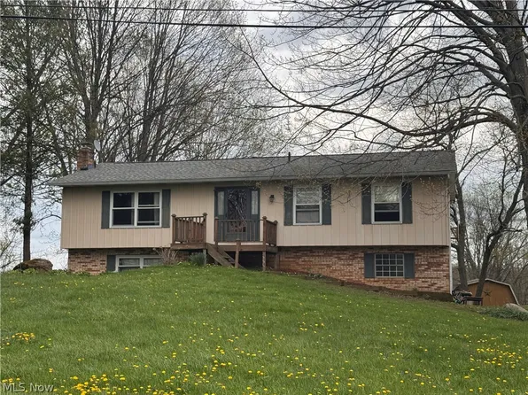 8844 Lost Trail Ave NE, Canton, OH 44721