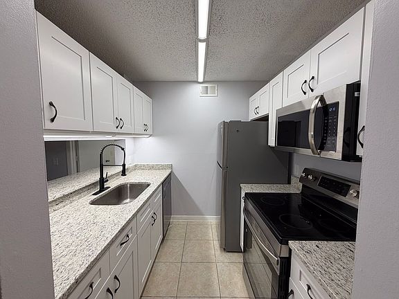 3rd image of 3921 SW 34th St APT 301