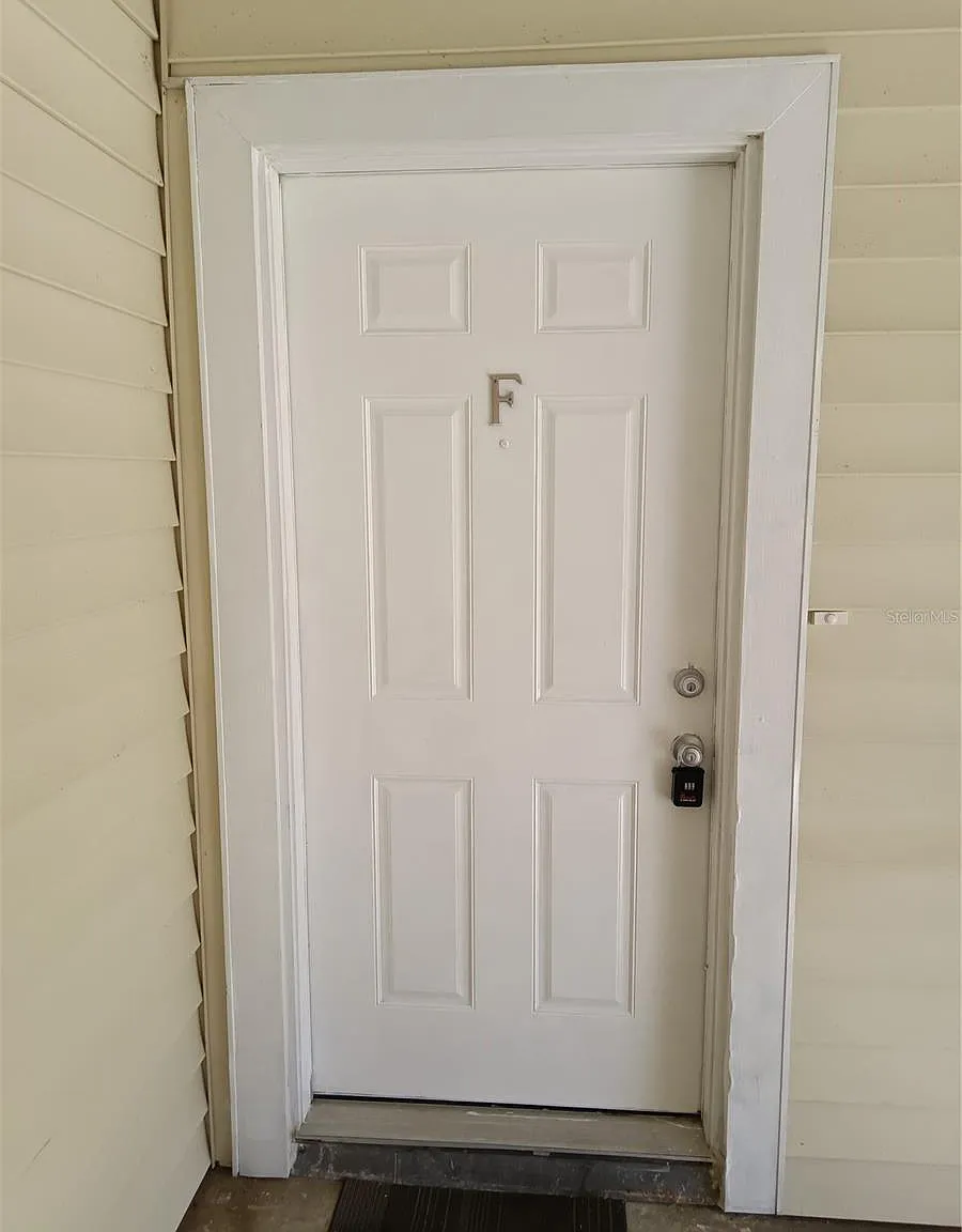 306 Cherokee Ct — Photo 1