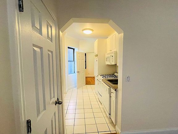 5th image of 709 2nd Ave #4D
