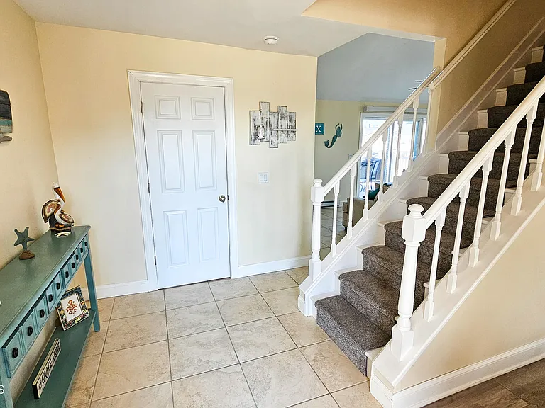 105 Peter Rd — Photo 3