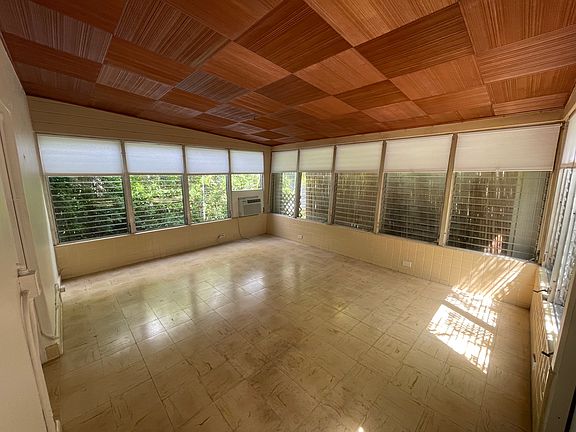 Florida Room with new Blinds