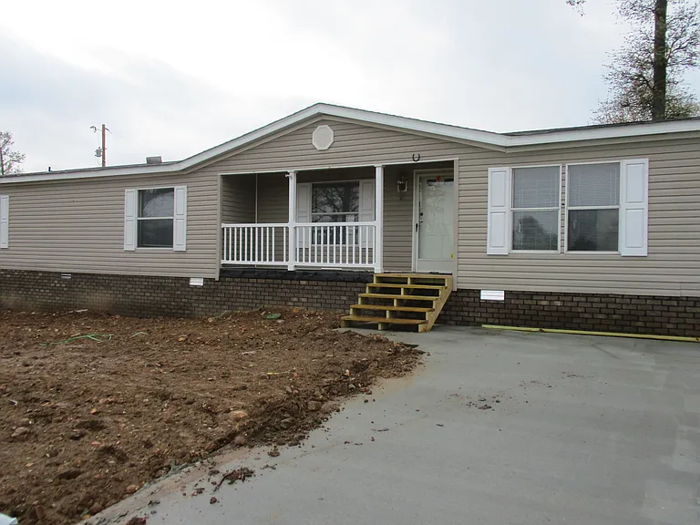 192 Zackary St — Photo 1