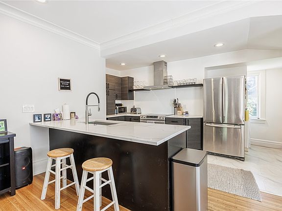 5th image of 256 Oxford St #1