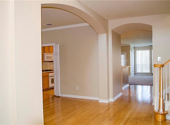 3rd image of 931 Noble Ave