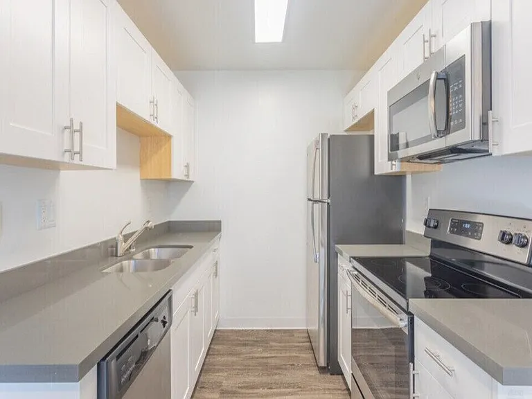 Somerset Apartments — Photo 11