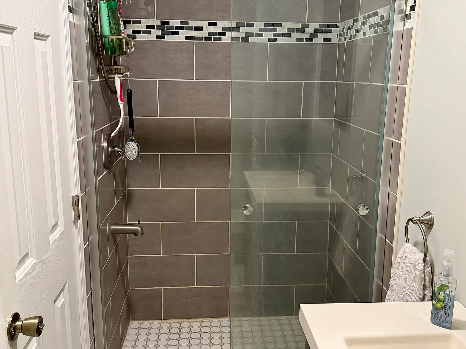 3 bed, 1200 sqft, $2,500 — Photo 3