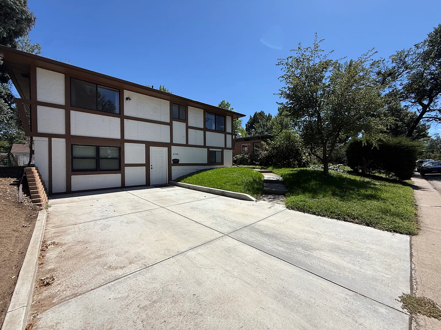 6 bed, 2800 sqft, $3,795 — Photo 2