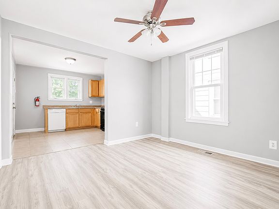 3rd image of 124 Delaware Ave