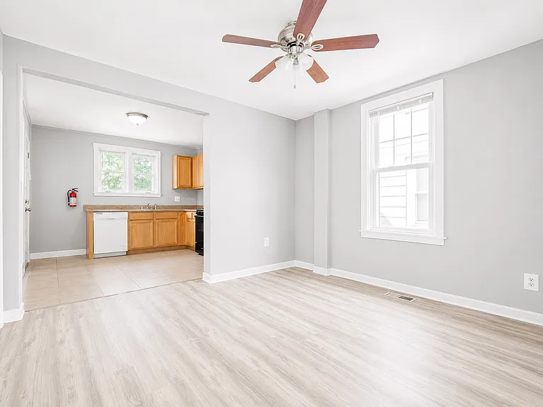 124 Delaware Ave — Photo 3