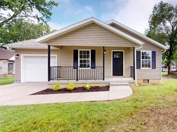118 W Hickory St, Nevada, MO 64772