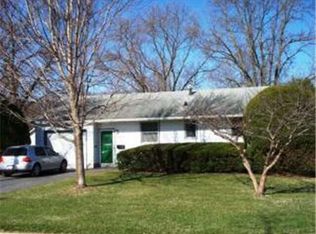 215 River View Dr, Decorah, IA 52101