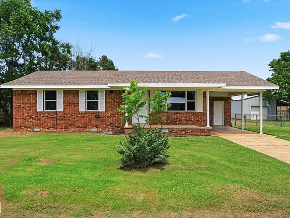 2nd image of 605 Kelly Dr