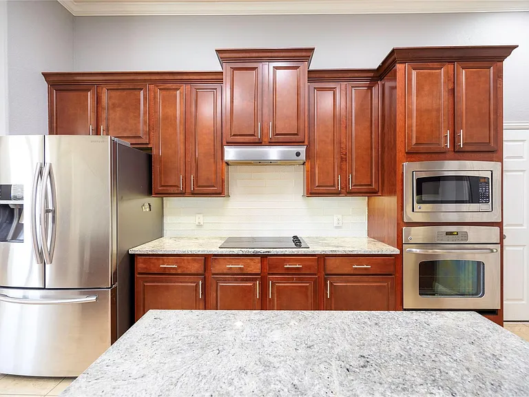 6743 Honeycrest Ln — Photo 3