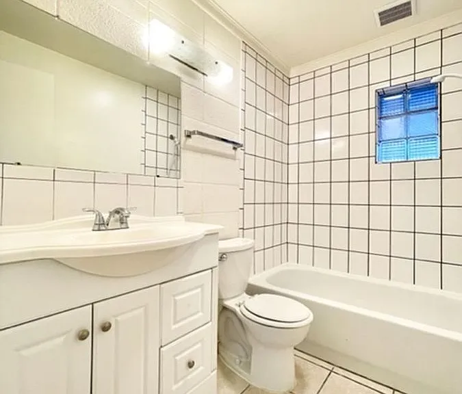 1045 Balsam St #6 — Photo 12