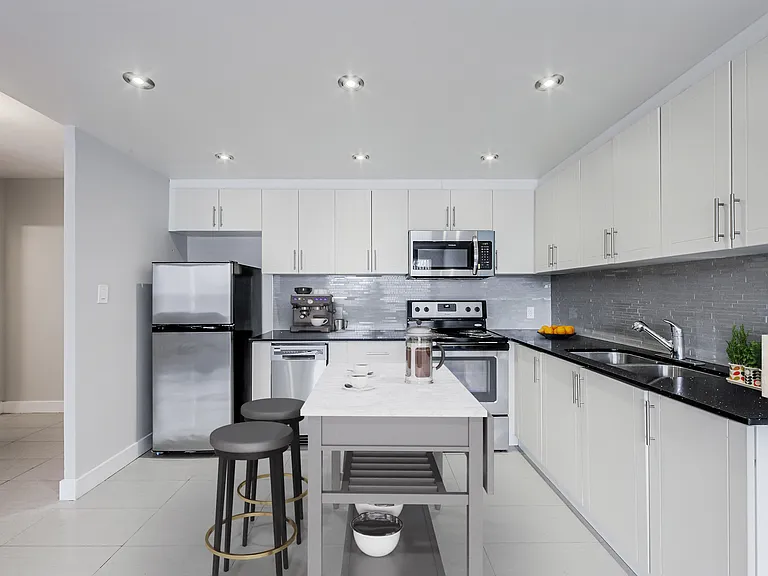 650 Woodbine Ave — Photo 2
