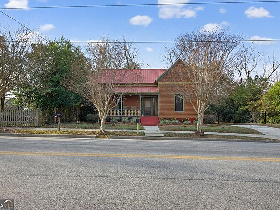 3rd image of 33 Main St