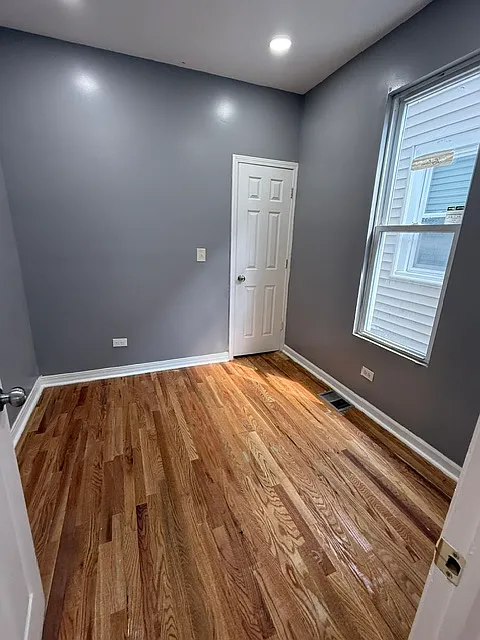 5 bed, 1.5 bath, 1200 sqft, $2,450 — Photo 3