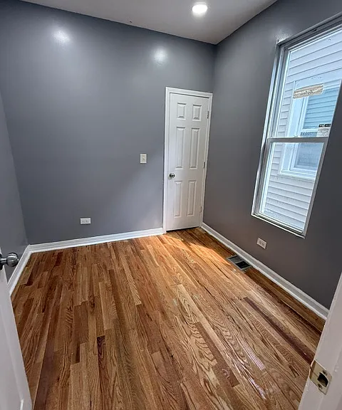 6915 S Damen Ave — Photo 3