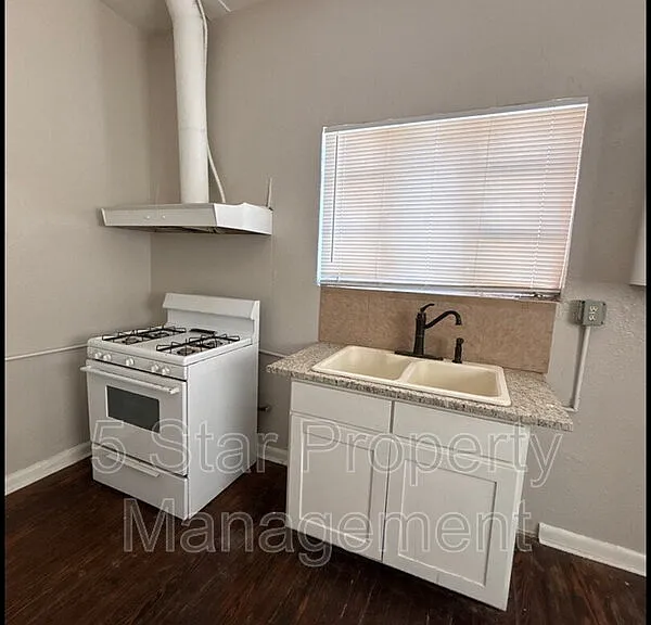 1114 N El Paso St #5 — Photo 16