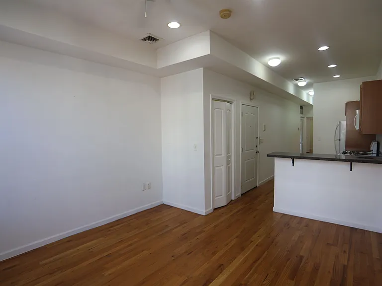 158 Sherman Ave #3R — Photo 5