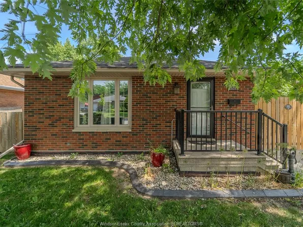 2522 Armstrong Ave, Windsor, ON N8T 2E8
