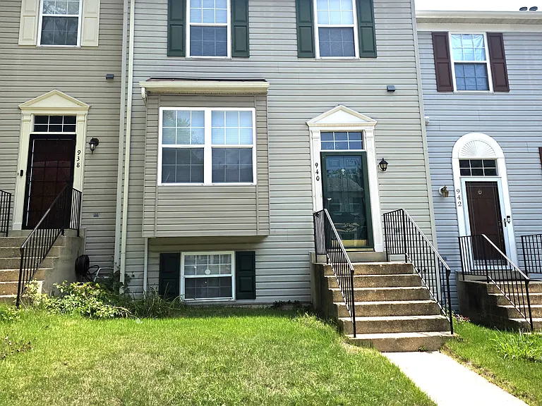 940 Newington Ct — Photo 1