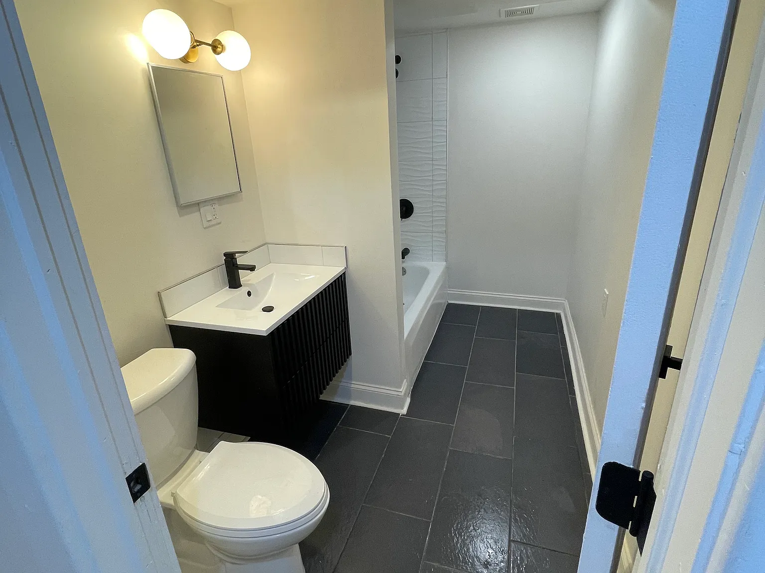 2 bed, 1100 sqft, $2,200 — Photo 4
