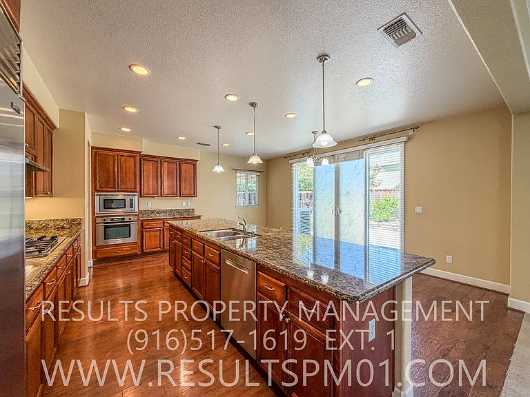 2425 Foxcroft Cir — Photo 19