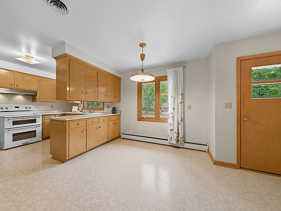 5th image of 7571 Stillwater Way N