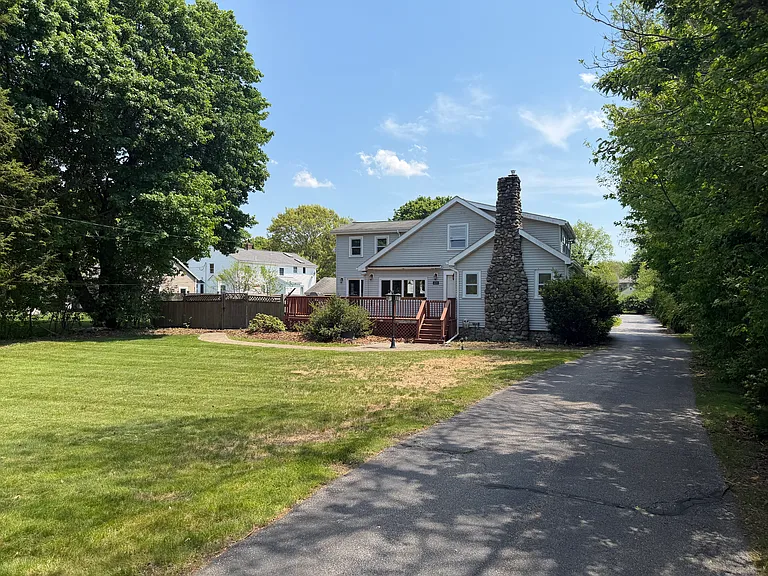 Pond St — Photo 1