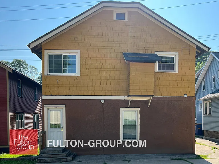 117 Fuller Ave NE — Photo 2
