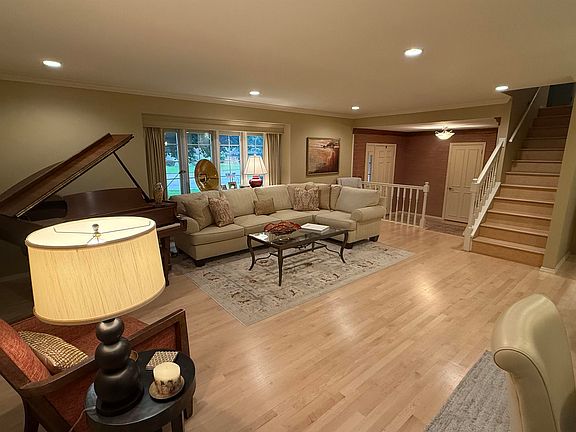 3rd image of 2907 Lakeview Cv