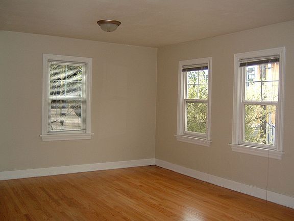 Livingroom with oak floors