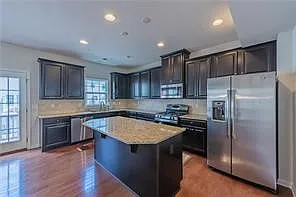 1812 Rutgers Ln — Photo 8
