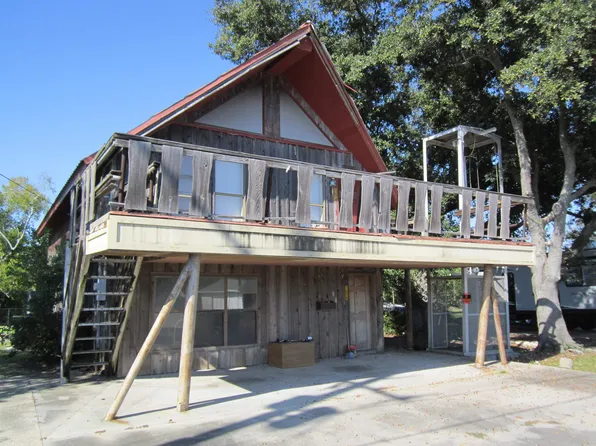 154 Dursette St, Golden Meadow, LA 70357