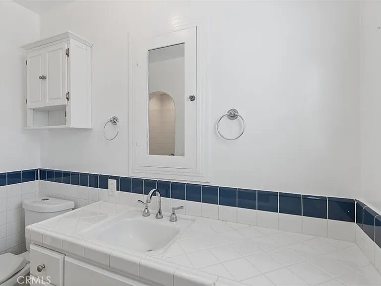 5466 Templeton St — Photo 21