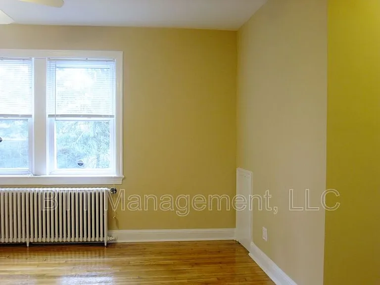 8405 Greenwood Ave #3 — Photo 12