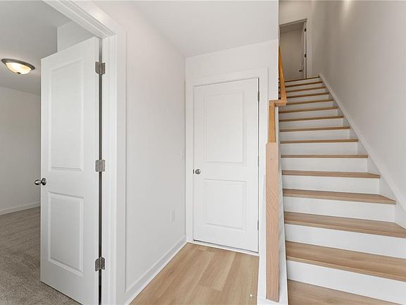 2nd image of 1119 Hodgepodge Way