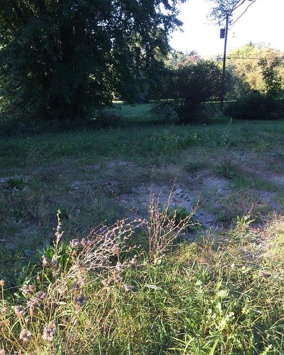 2nd image of 454 Riverside Dr