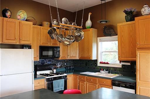5th image of 4382 Lake Forest Dr E