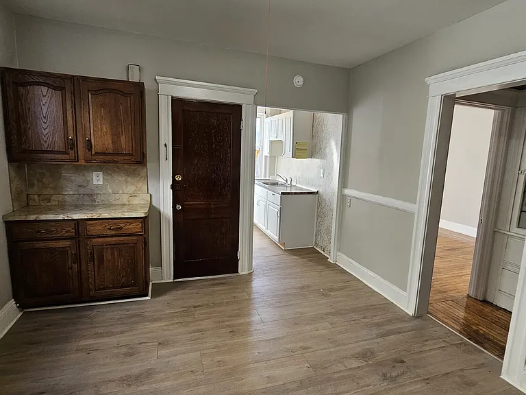 49 Maltby St #1B — Photo 1