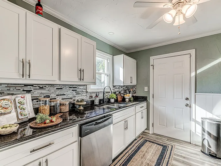2912 W Fairfield Ave — Photo 16