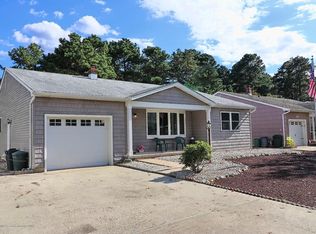 16 Beaverbrook Dr, Toms River, NJ 08757