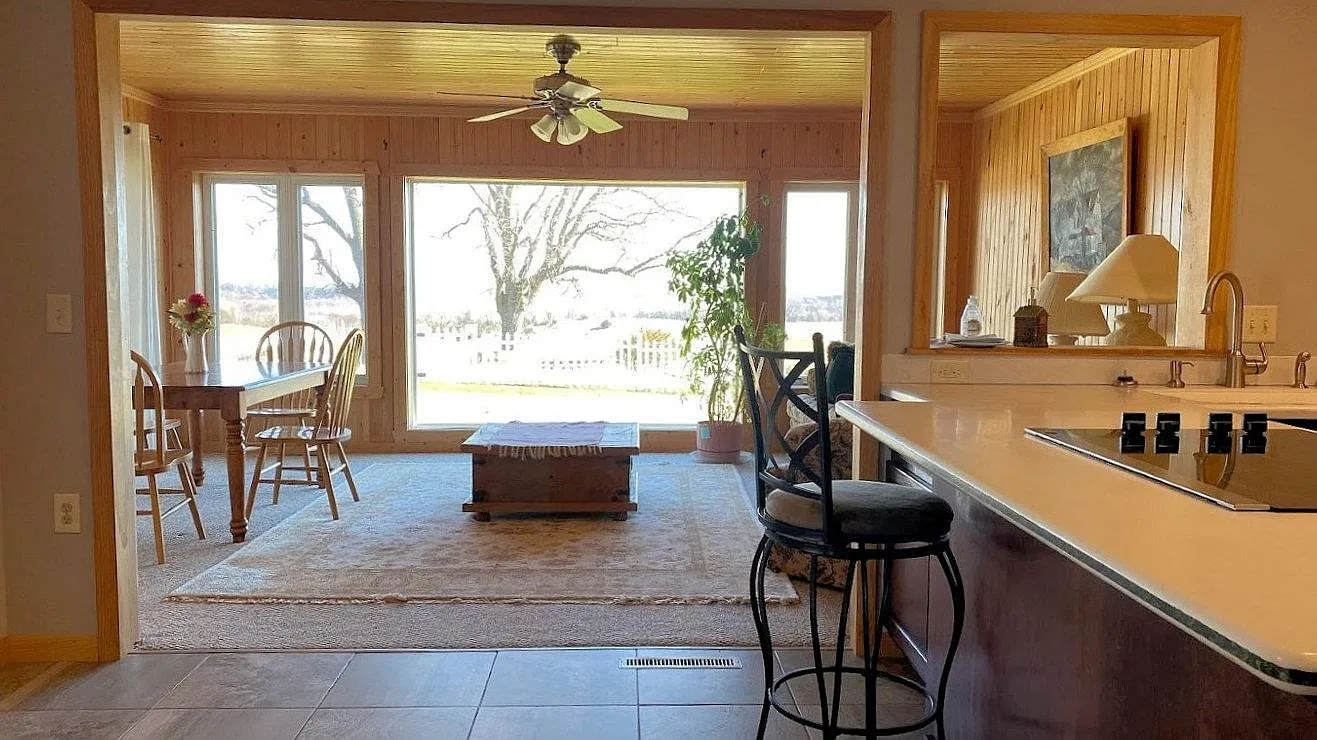 5 bed, 3.5 bath, 3000 sqft, $3,500 — Photo 3