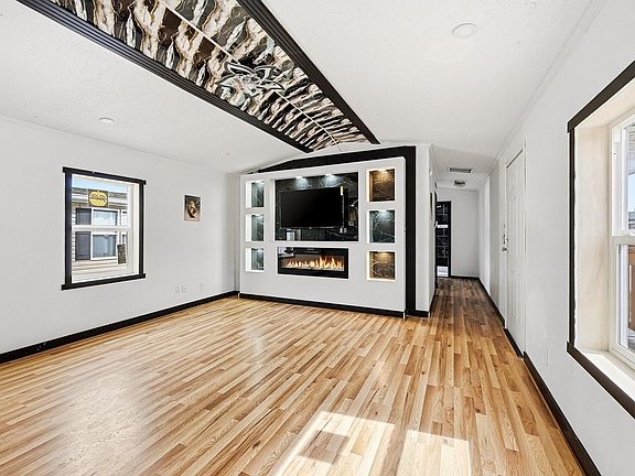 4th image of 4412 E Mulberry St #294