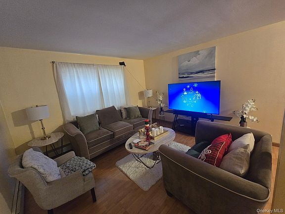 4th image of 1095 Pinebrook Court